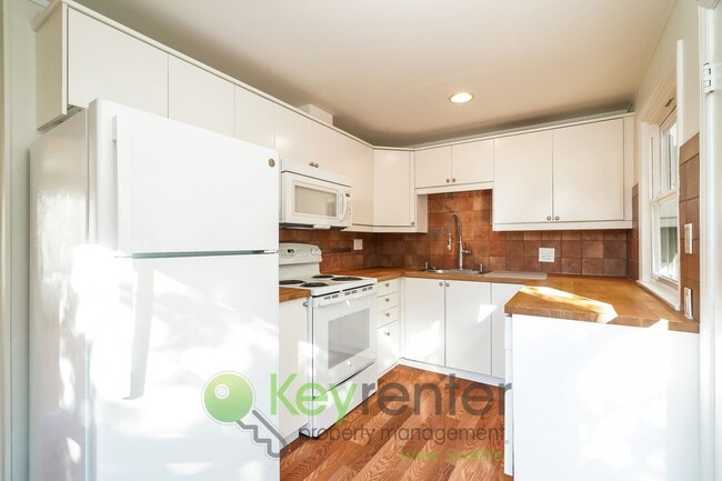 Foto del edificio - **Rent Special** Elegant Three Bedroom Hom...