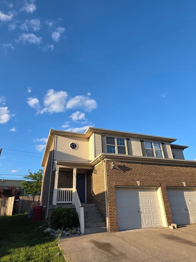 Building Photo - 209 Maryrose Dr