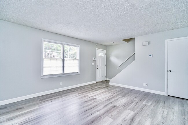 Building Photo - 21 Glen Burnie St