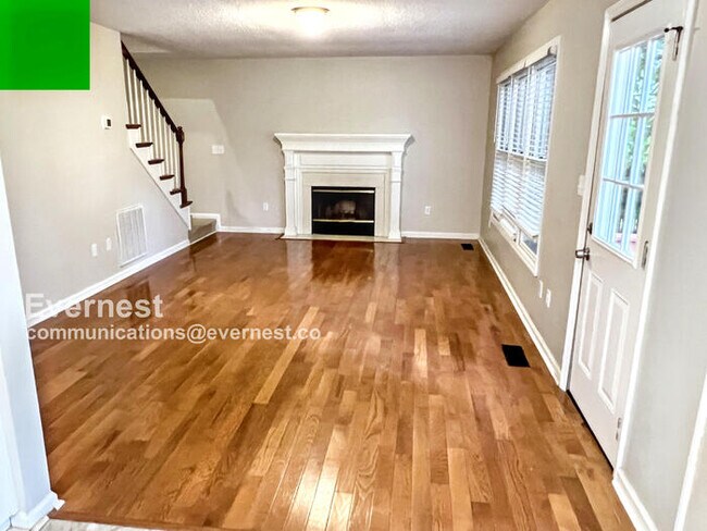 Foto del edificio - 128 Pebblebrook Cir