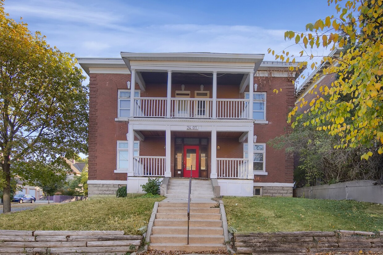 Primary Photo - 2401 Harriet Ave