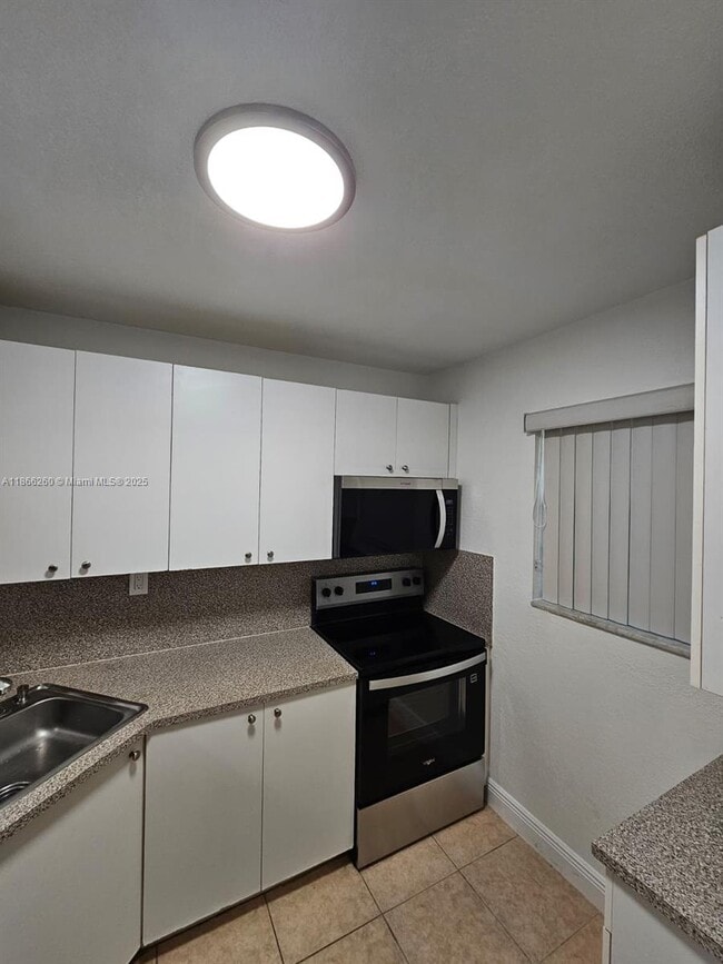 Building Photo - 17255 SW 95th Ave
