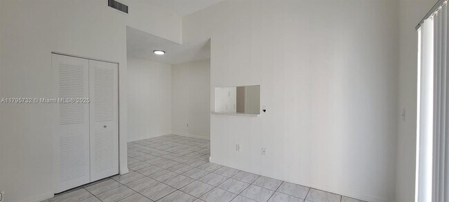 Foto del edificio - 2121 NW 96th Ter