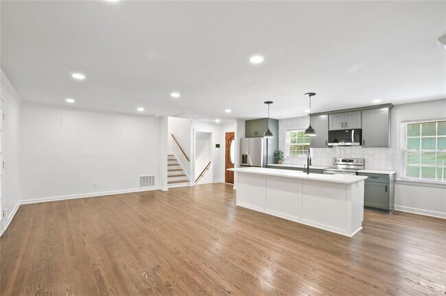 Foto del edificio - 1811 Mary Lou Ln SE