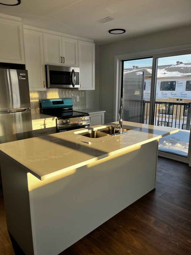 Building Photo - 801 Glenroy Gilbert Dr