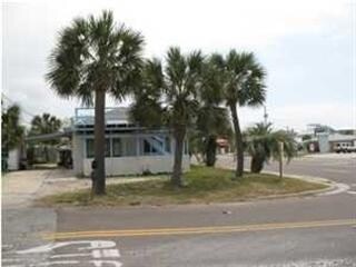  - 613 Azalea St
