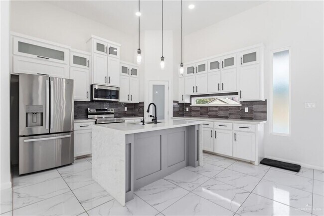 Building Photo - 22 N Chula Vista St