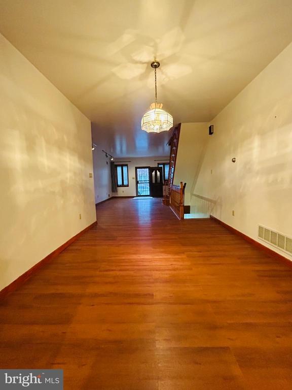 Building Photo - 1507 W Shunk St