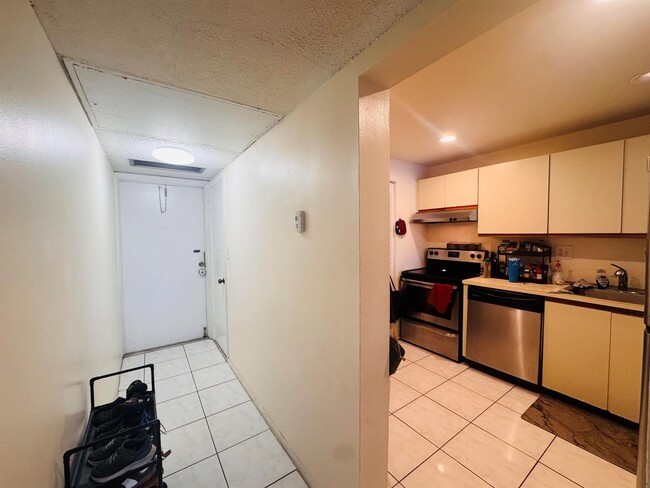 Building Photo - 8025 Colony Cir S