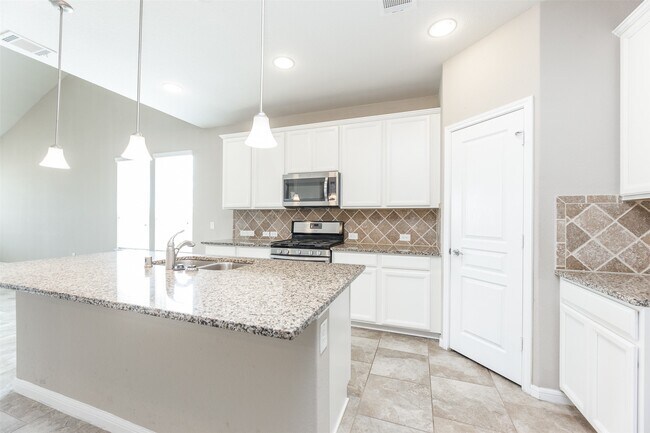 Building Photo - 5302 Silver Ledge Dr