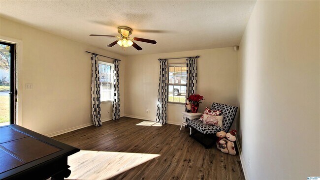 Foto del edificio - 2909 Berkshire Dr SW