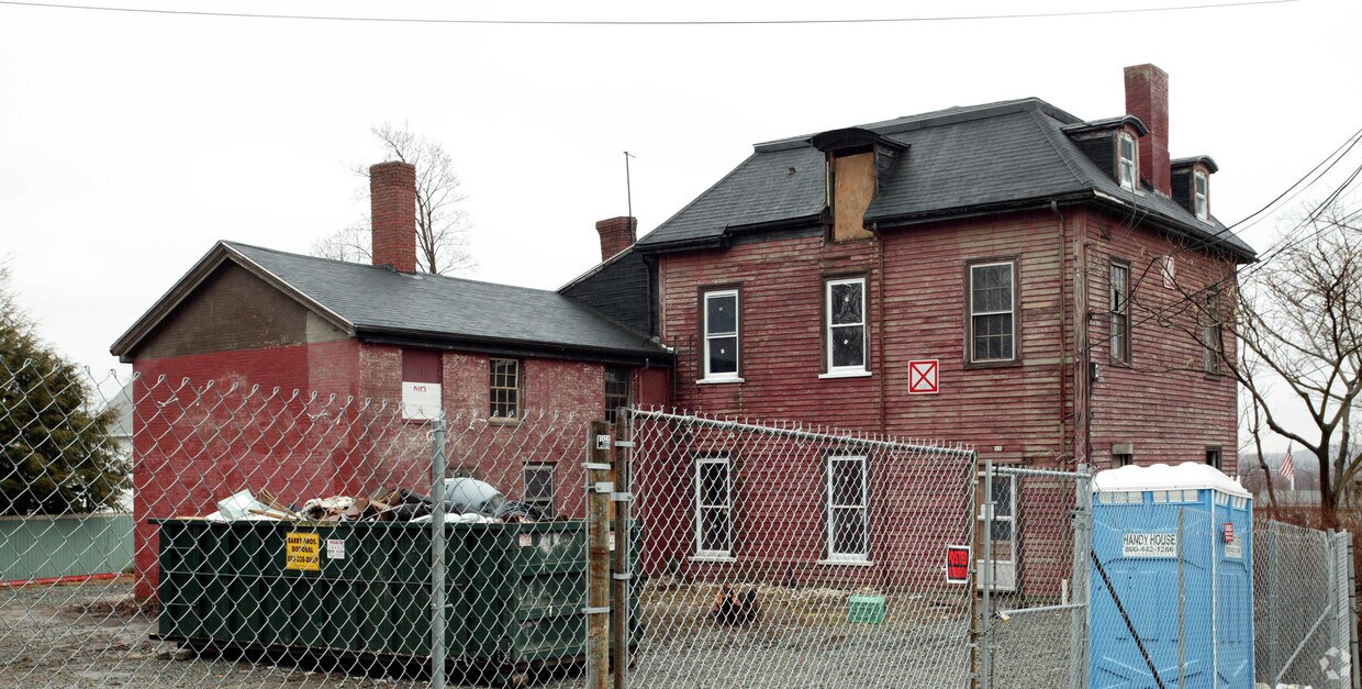 11 Chapman St, Watertown, MA 02472 Apartments in Watertown, MA