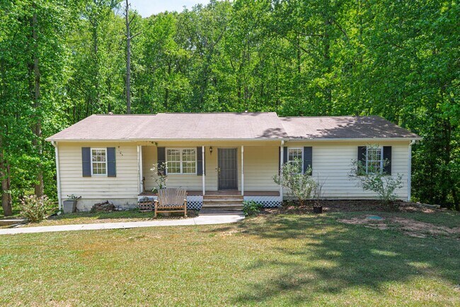 Foto del edificio - 4BR Home on 1 Acre with Finished Basement in Fayetteville