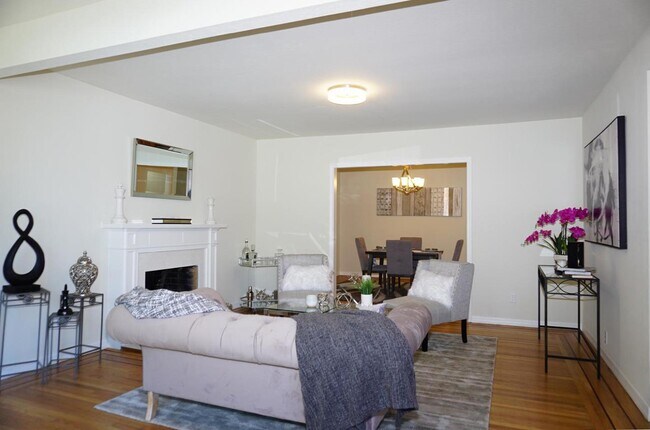 Foto del edificio - 2408 Hillside Dr
