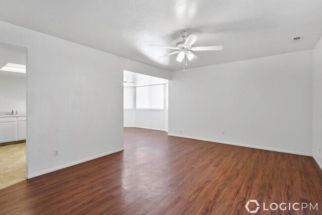 Building Photo - Stunning Row-End Townhome In Great Location!