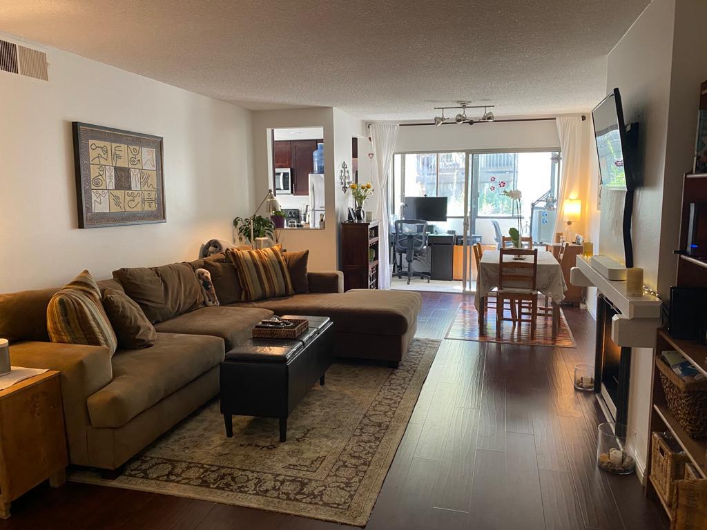Living room w/ hardwood floor - 3106 Summertime Ln