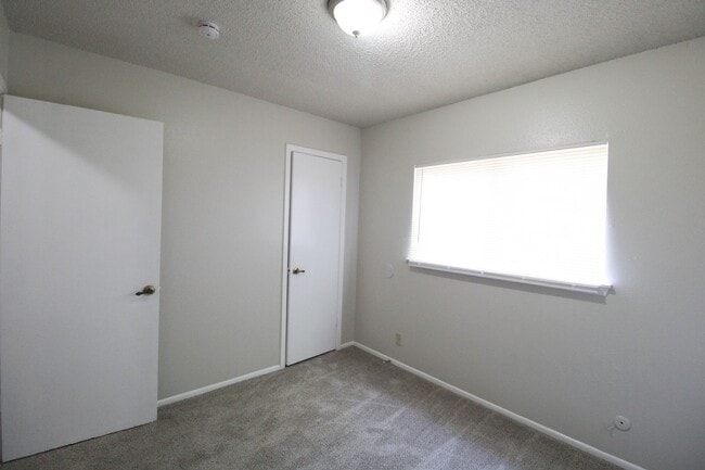 Building Photo - 4724 Oakfield Way