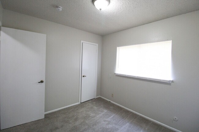 Foto del edificio - 4724 Oakfield Way