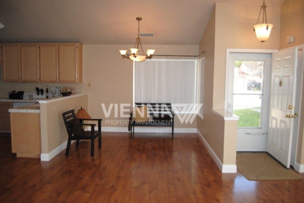 Building Photo - Cute Home in Antelope for Rent!