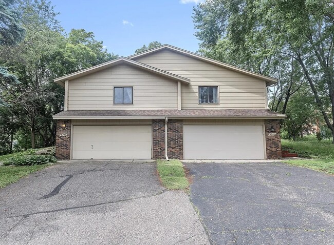 Building Photo - 8290 Tamarack Trl