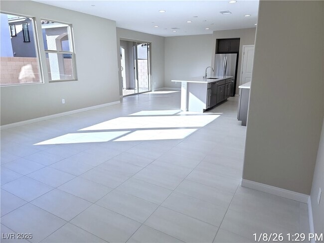 Foto del edificio - 299 Stradella Pl