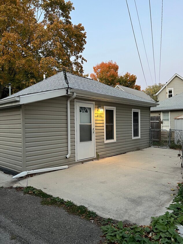 615 Cottage Ave Unit Rear, Anderson, IN 46012 Apartments in Anderson, IN