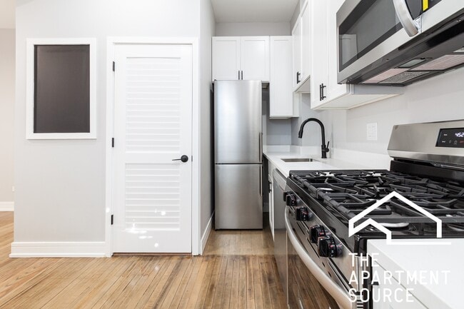 Photo - 3842 N Wilton Ave Apartment