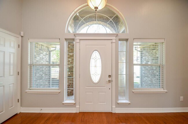 Foto del edificio - 759 Forest Ln Dr