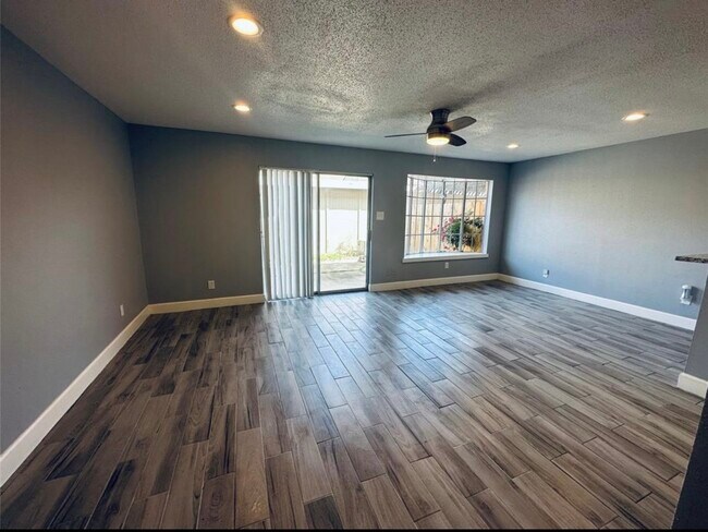 Foto del edificio - 2515 Oak Hill Dr