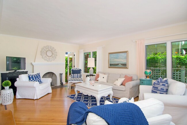Building Photo - Seaside Cottage in the Heart of Coronado- ...