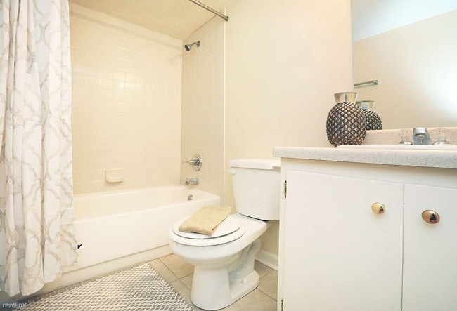Building Photo - 1 br, 1 bath  - 2628 Embarcadero Dr Apt 128