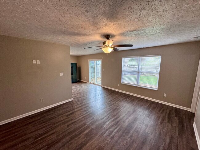 Foto del edificio - 823 Tall Timber-Amazing 3 Bed/2 Bath Ranch...