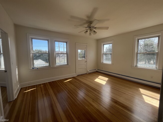 Building Photo - 2 br, 2 bath House - 515 Middle Hwy Apt 2