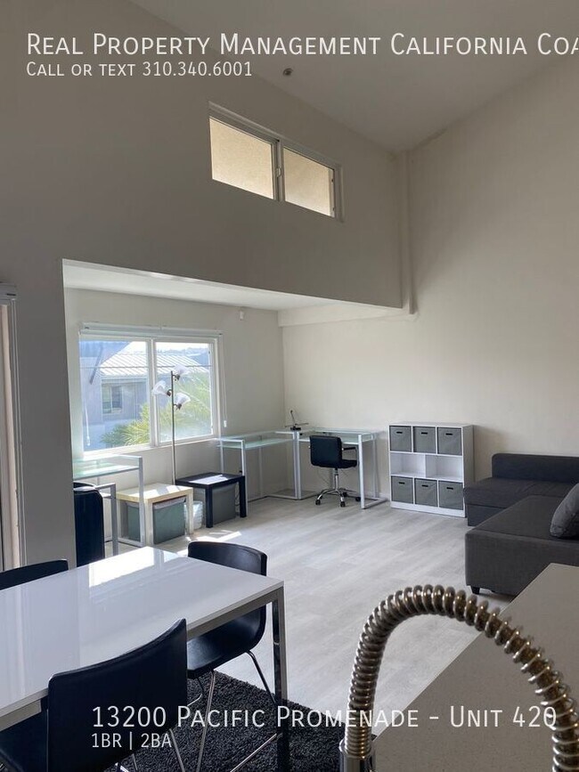 Building Photo - Stunning Penthouse Loft Unit In Beautiful ...
