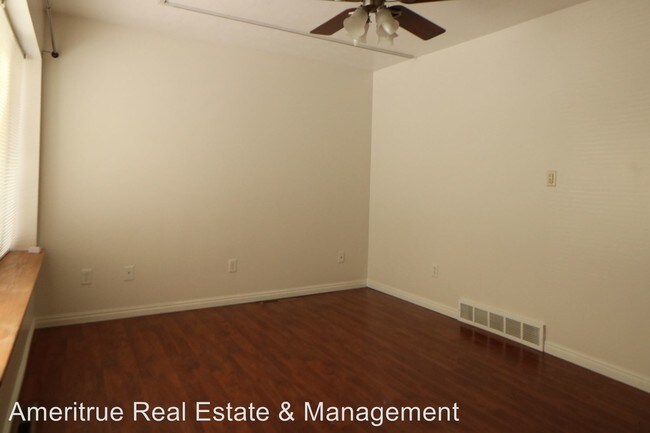 Building Photo - 815 E Rowley Dr
