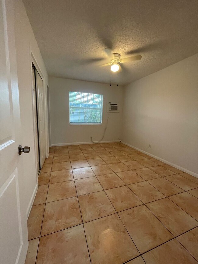 Foto del edificio - 1161 NE 23rd Terrace