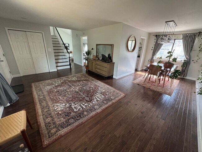 Building Photo - Bear Valley Home