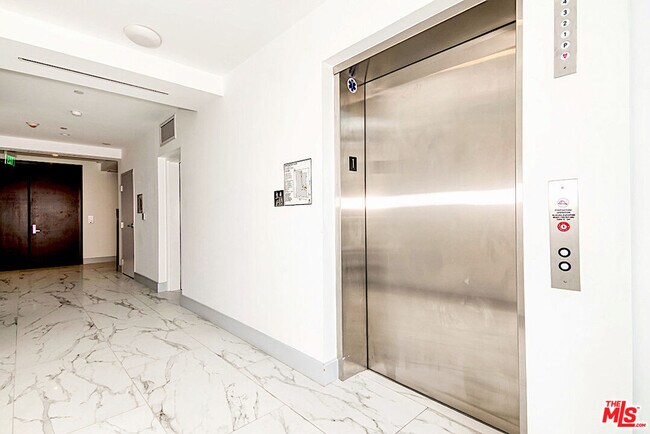 Foto del edificio - 1249 S Holt Ave