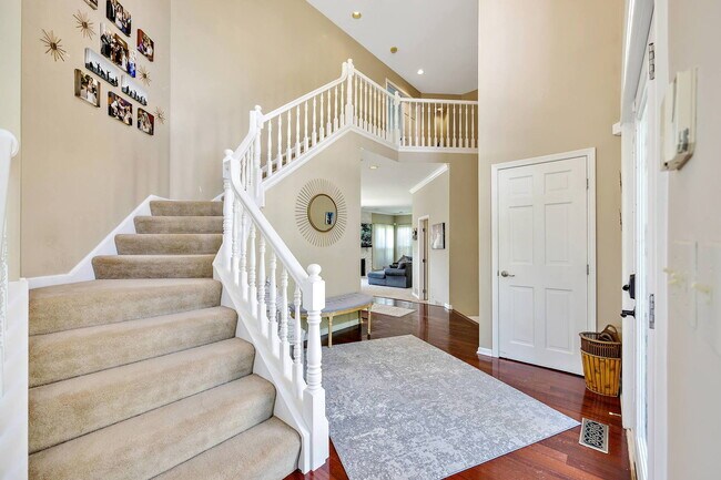 Building Photo - 219 Avondale Dr