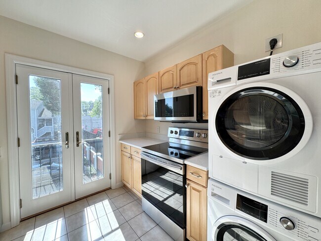 Building Photo - 55 Saugatuck Ave