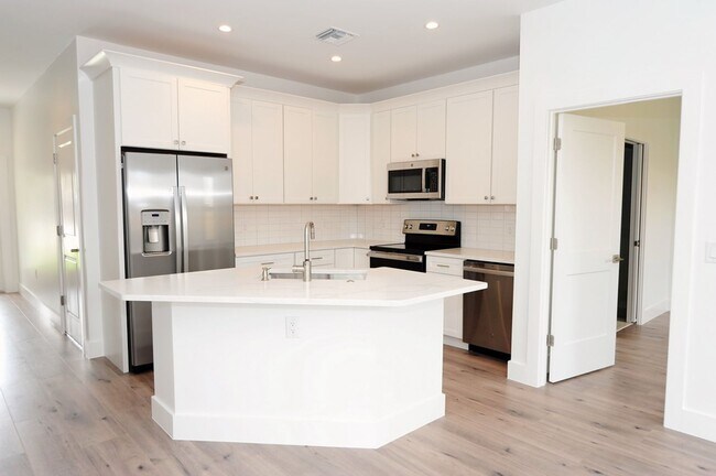 Foto del edificio - ANNUAL RENTAL - 3 Bedroom, 2 Bath Villa Ho...
