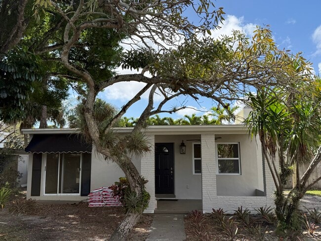 Building Photo - 1608 SW 13th St