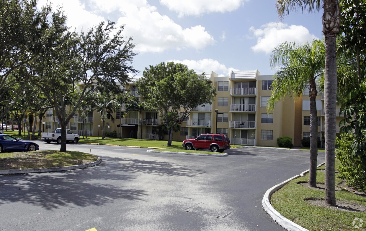 Village at The Falls Apartments in Miami, FL