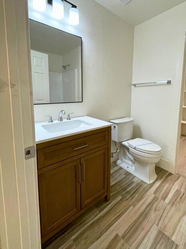 Foto del edificio - 2317 Logsdon Dr