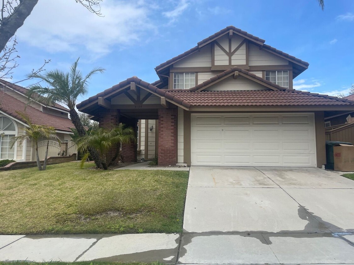 Foto principal - Recently Renovated 3 Bedroom 2.5 Bath Home...