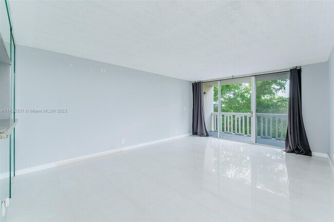 Foto del edificio - 7001 Environ Blvd
