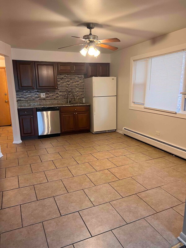 Foto del edificio - 8639 W Summerdale Ave