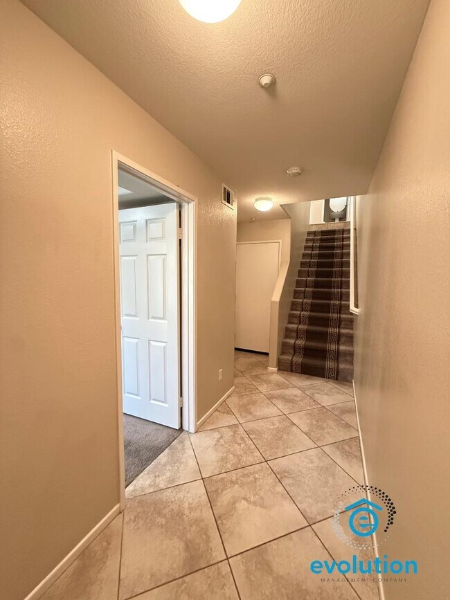 Building Photo - 16938 Hutchins Landing