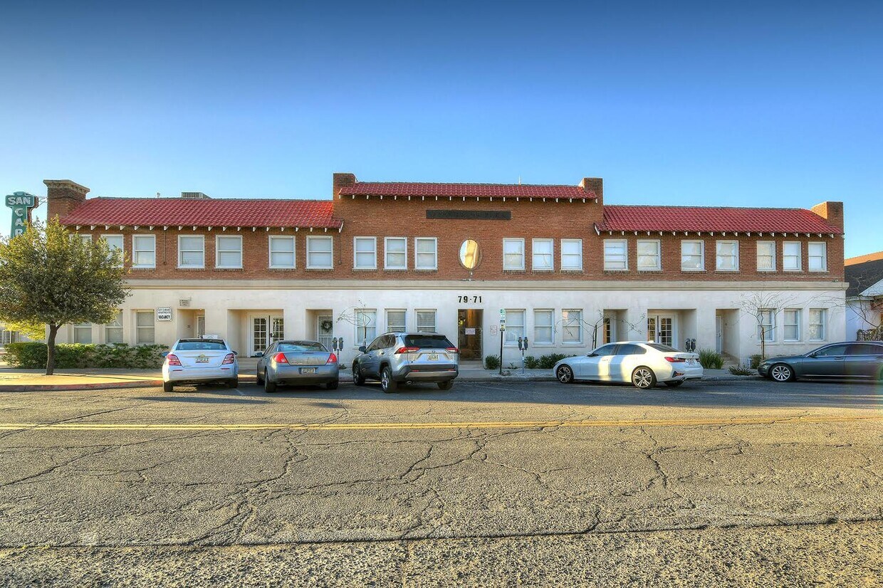 Foto principal - 71 E 13th St