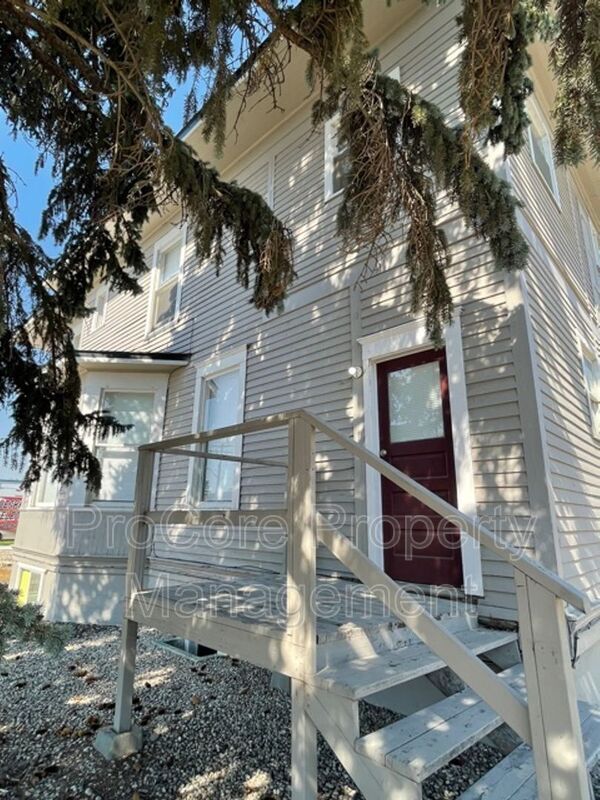 Building Photo - 321 Blaine St